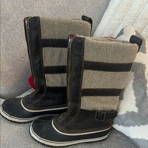 Sorel brown and cream waterproof winter boots.